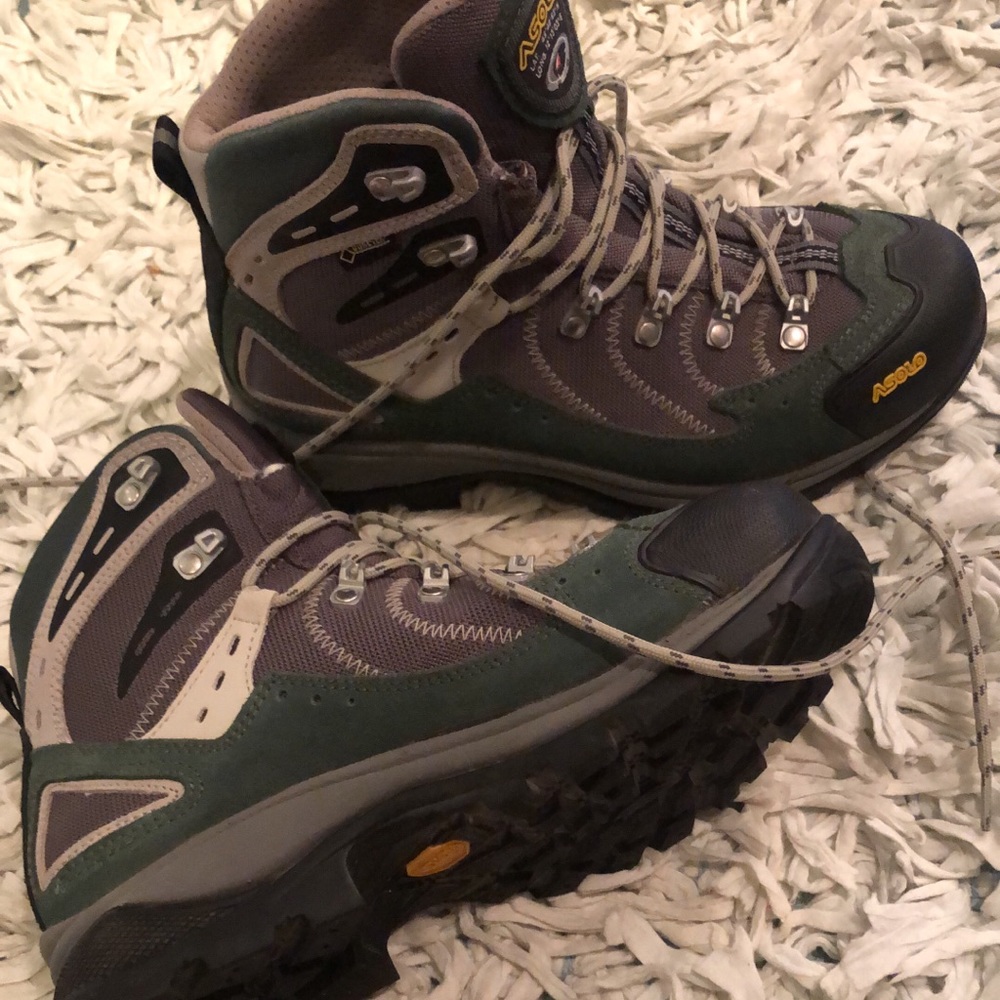 New Asolo hiking boots size 7